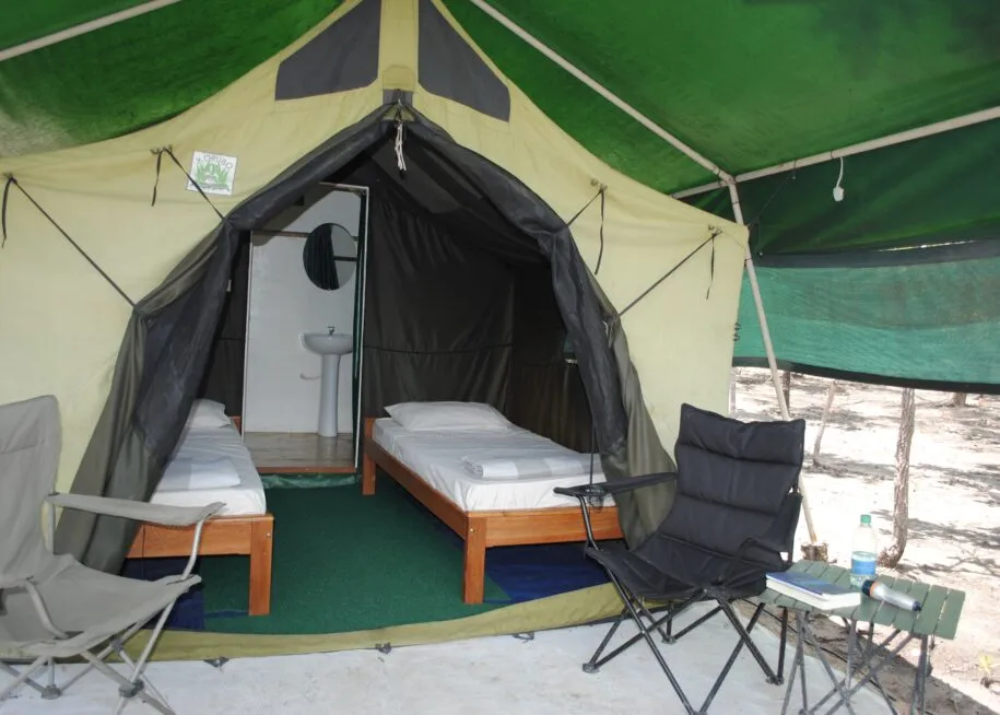 Tenda aberta sem gente Cinthia 2